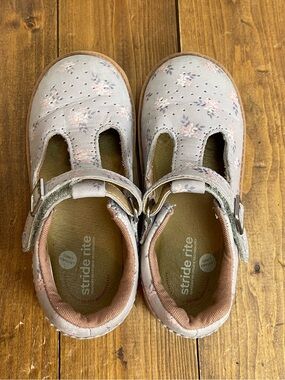 Stride rite srt Nell 9.5W grey floral leather kids shoes